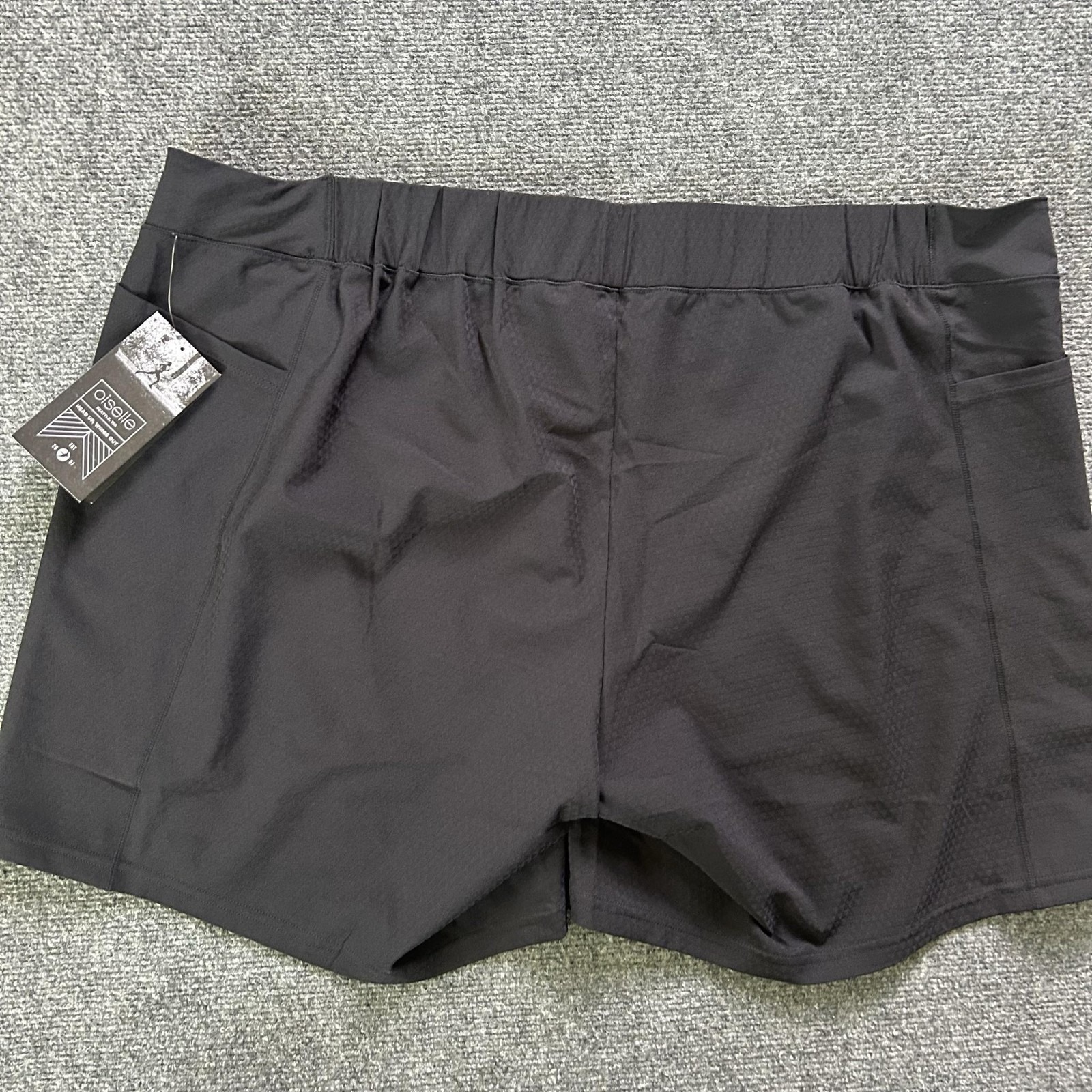 Oiselle Shorts Womens 16/18 Black Long Track Fan Running Athletic 4.5 Inseam — image 2 of 8